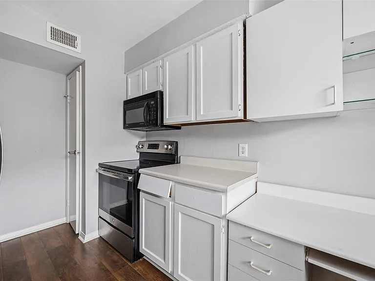 6201 Beverlyhill St #30 — Photo 12