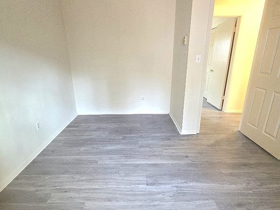 3rd image of 10408 Leavells Rd