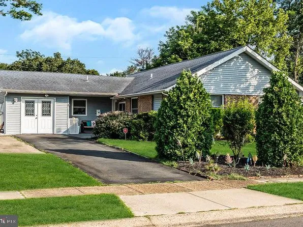 14 Buxmont Ln, Willingboro, NJ 08046