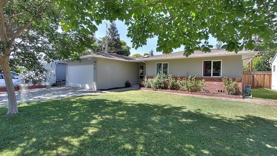 2nd image of 2095 Cabrillo Ave