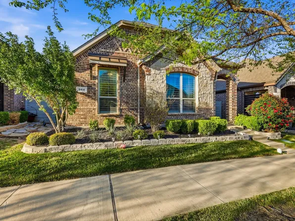 904 10th St, Roanoke, TX 76226