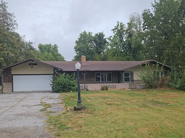 1610 W McCord St, Centralia, IL 62801