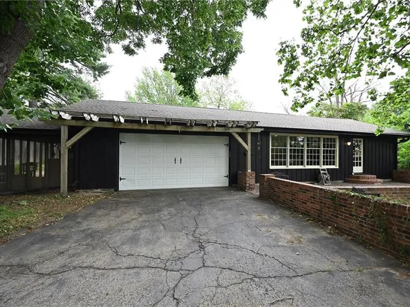 443 Wentworth St, Lexington, MO 64067