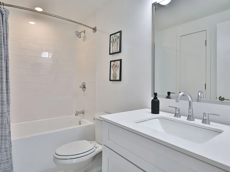 231 W Johnson Street — Photo 9
