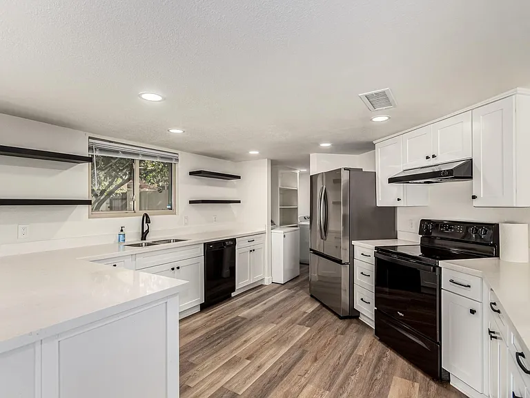 1538 E Laurel Ave — Photo 11
