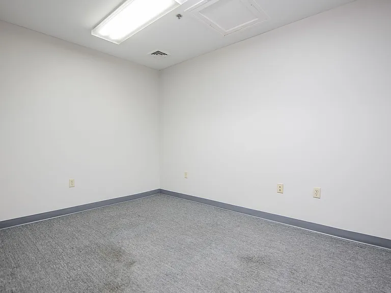 325 Market St — Photo 13