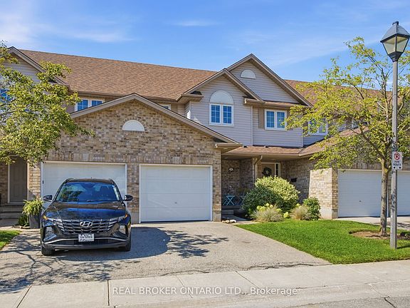 3rd image of 31 Schroder Cres #5