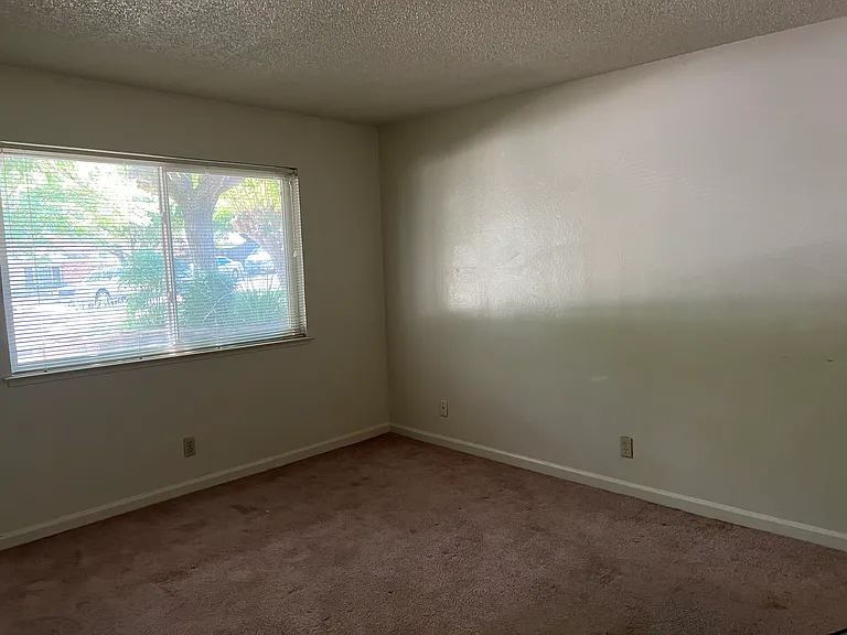 5556 Keoncrest Cir #1 — Photo 6