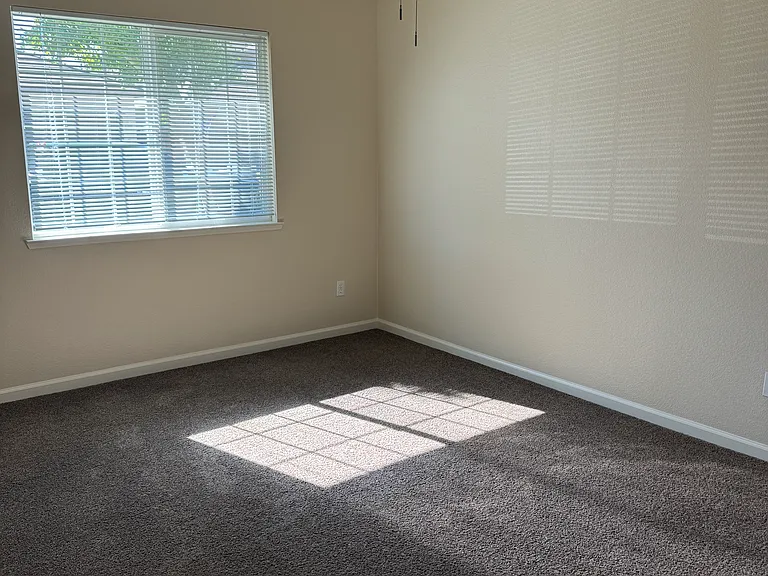 2813 Glow Rd — Photo 3