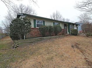 241 Meadowbrook Dr, Farmington, MO 63640