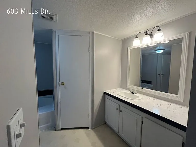 603 E Mills Dr — Photo 6