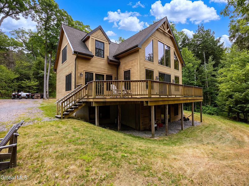 2nd image of 7 White Birch Way