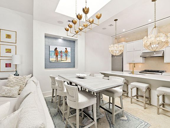 4th image of 86 N Charles St