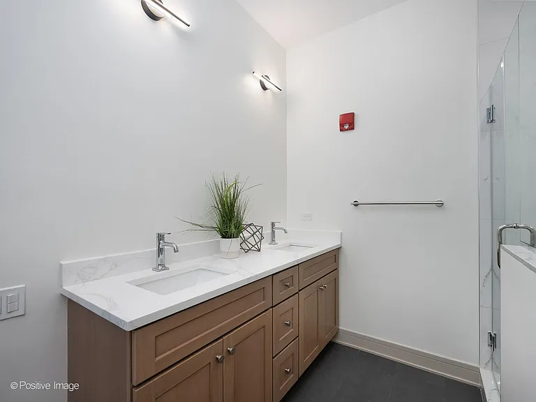 3202 N Racine Ave #306 — Photo 15