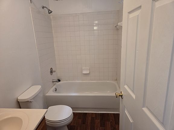 3rd image of 1216-1218 W Fayette St #201