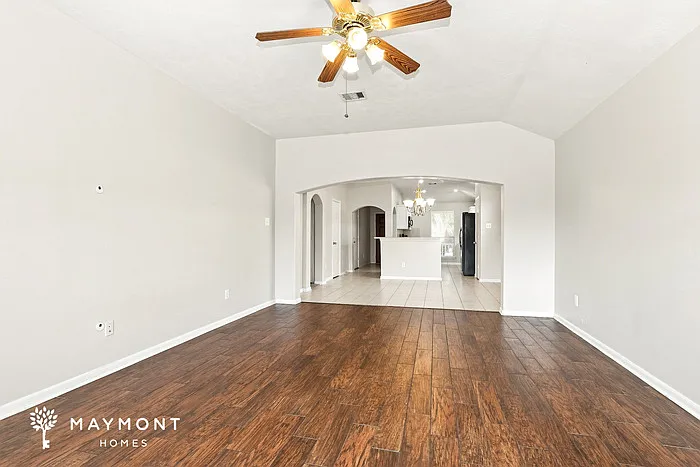 3 bed, 2.0 bath, 1491 sqft, $2,145 — Photo 4