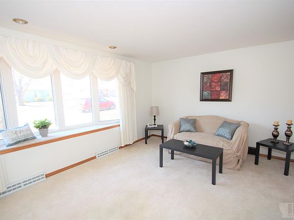 2nd image of 134 Sunny Cir
