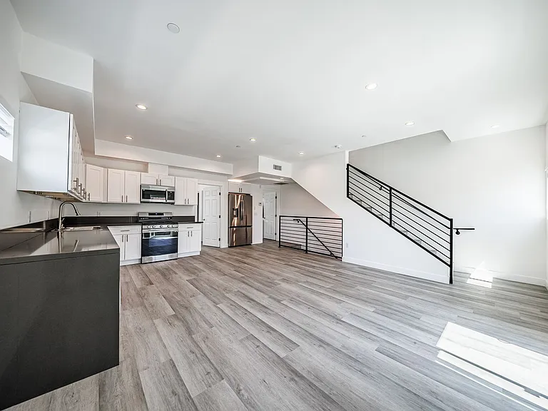 3015 Alsace Ave — Photo 72