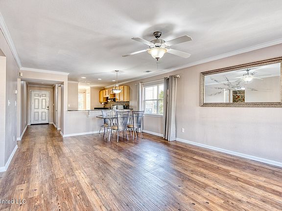 3rd image of 2421 Beachview Dr APT A01