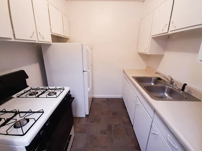 1021 Southpark Dr — Photo 6