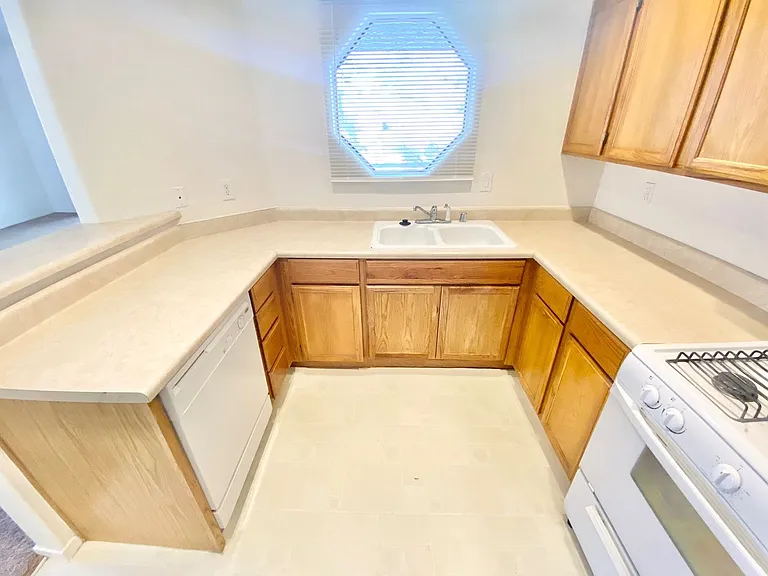 5058 S Rainbow Blvd #17-205 — Photo 5