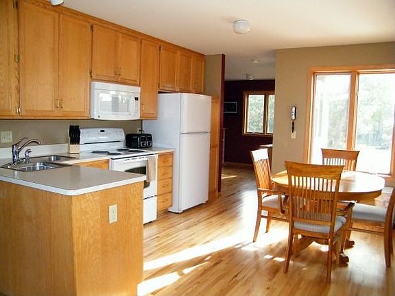 Bright and open eat-in kitchen w/brand new dishwasher.