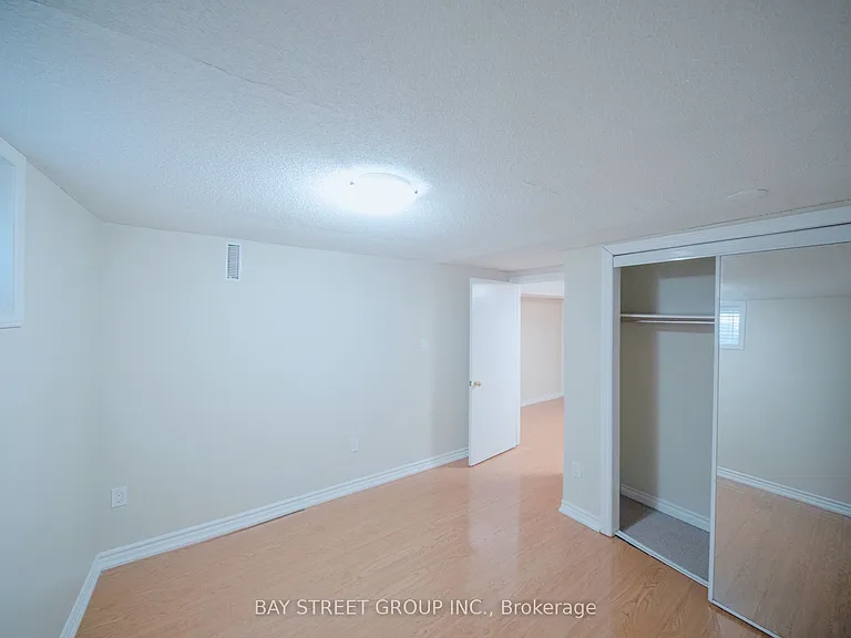 56 Corby Cres #LOWER — Photo 11