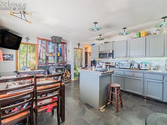 4th image of 595 High Pasture Rd