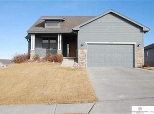 21338 Cobblestone Cir, Gretna, NE 68028