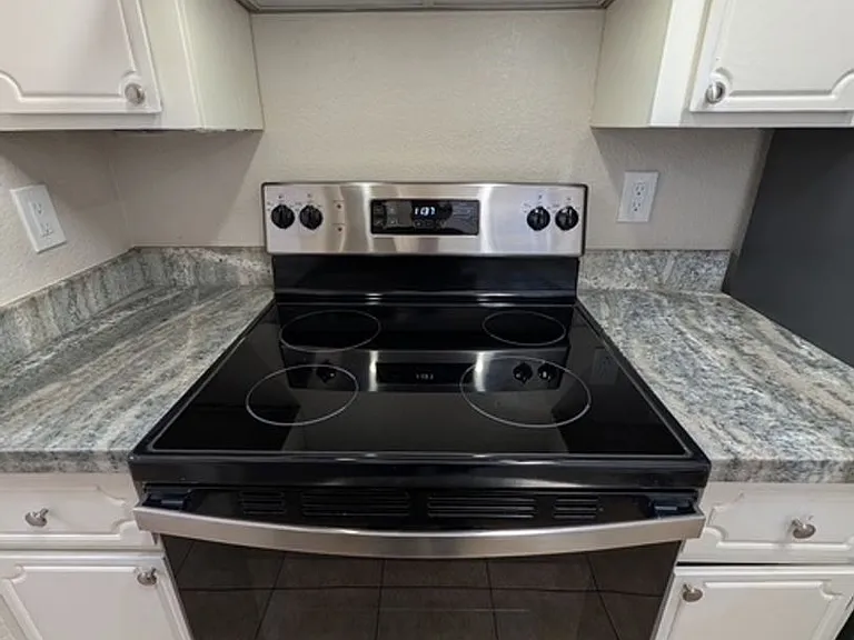 Lindsay Villas Townhomes — Photo 10