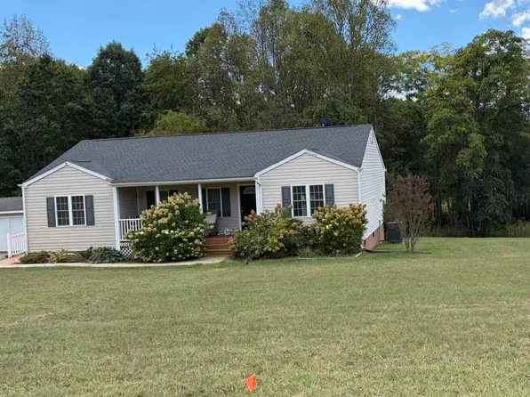 1206 Airport Rd, Moneta, VA 24121