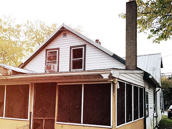 2nd image of 240 Sassafras St