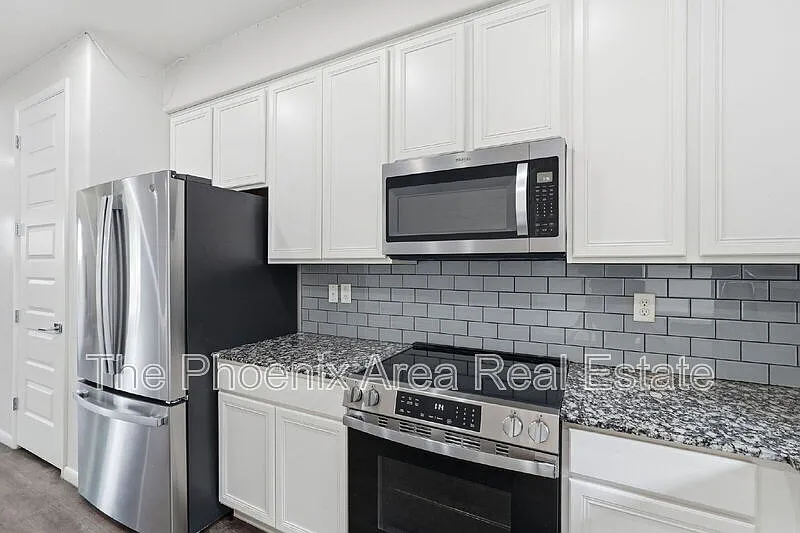 3 bed, 3.5 bath, 1558 sqft, $2,700 — Photo 4
