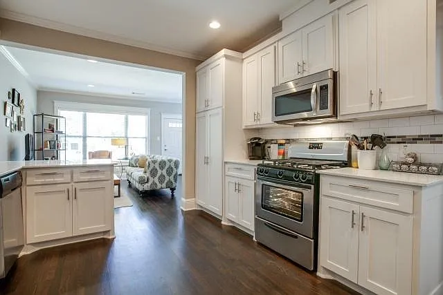839 Woodlawn Ave — Photo 13