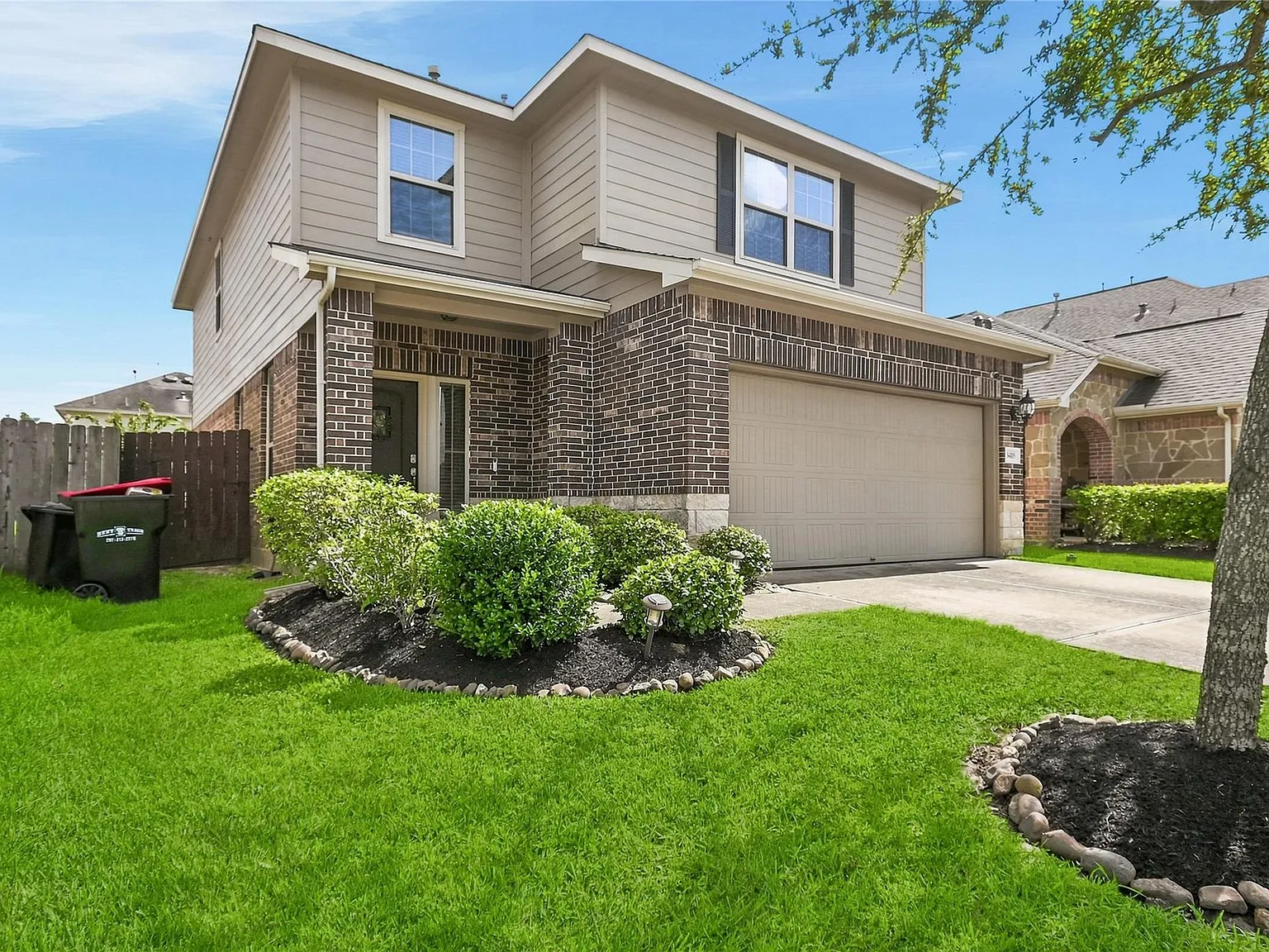 4 bed, 2.5 bath, 2226 sqft, $2,395 — Photo 3