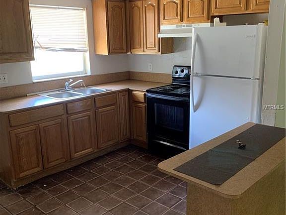 4th image of 1308 E Seward St