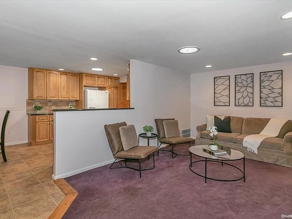 3rd image of 310 Clubhouse Ct