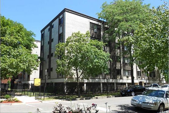 1st image of 1022 W Catalpa Ave APT 410