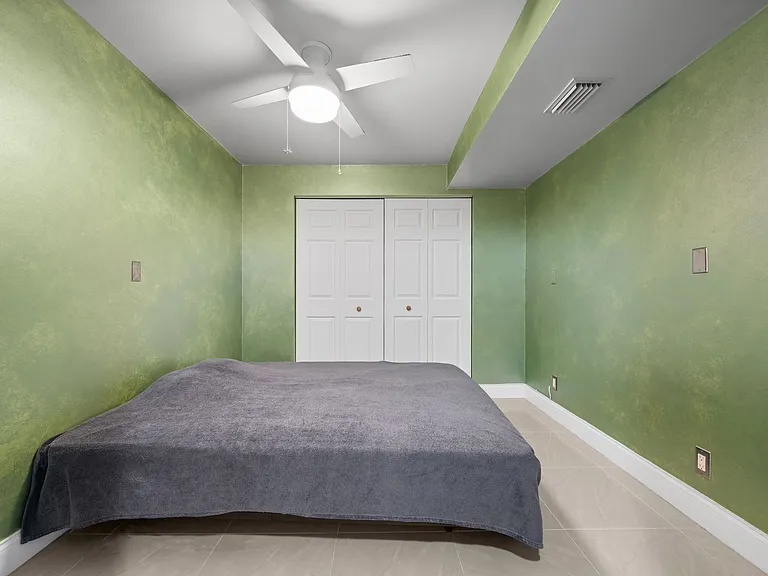 1000 Parkview Dr #1025 — Photo 9