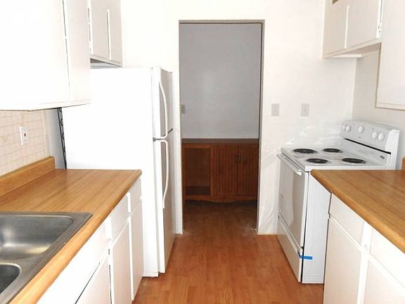 3rd image of 116 10th Ave N