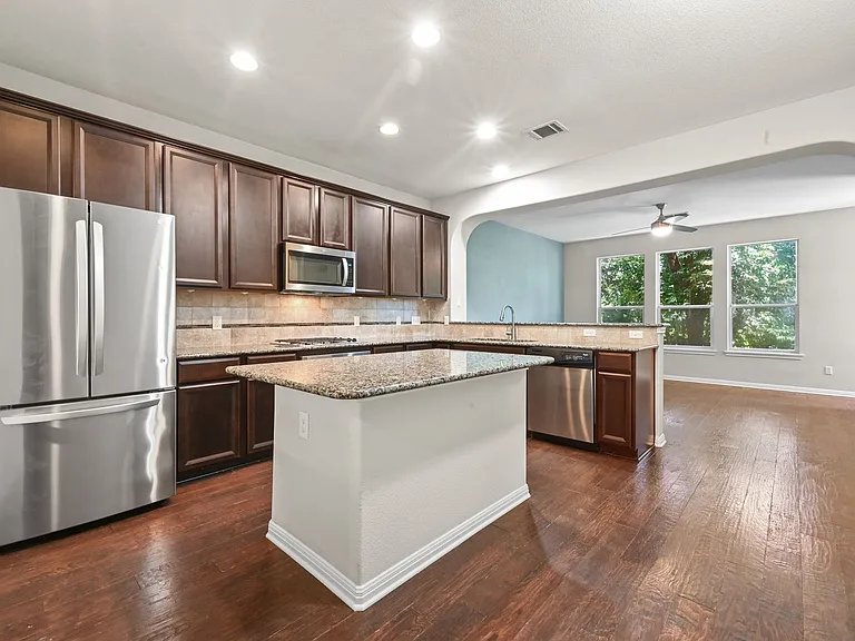 1308 Central Park Ct — Photo 3