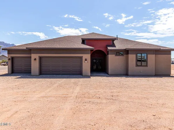 2009 S RAINDANCE Road, Apache Junction, AZ 85119