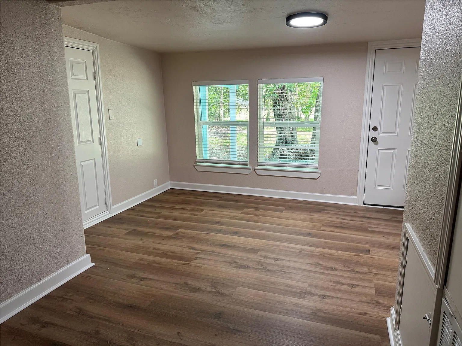 3 bed, 2.0 bath, 1235 sqft, $1,700 — Photo 4