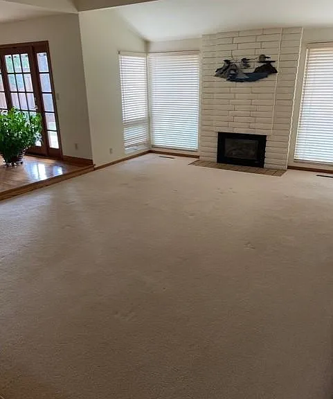 125 Lansberry Ct — Photo 3