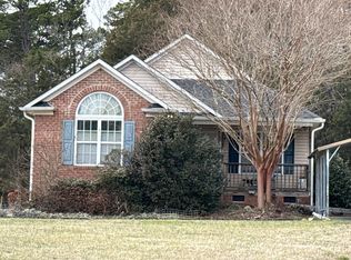 2208 Foxfire Ln, Burlington, NC 27217