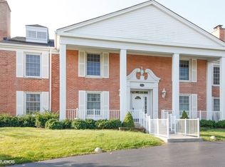 116 Carriage Way Dr APT 113A, Burr Ridge, IL 60527