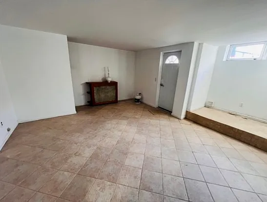 2 bed, 750 sqft, $2,300 — Photo 1