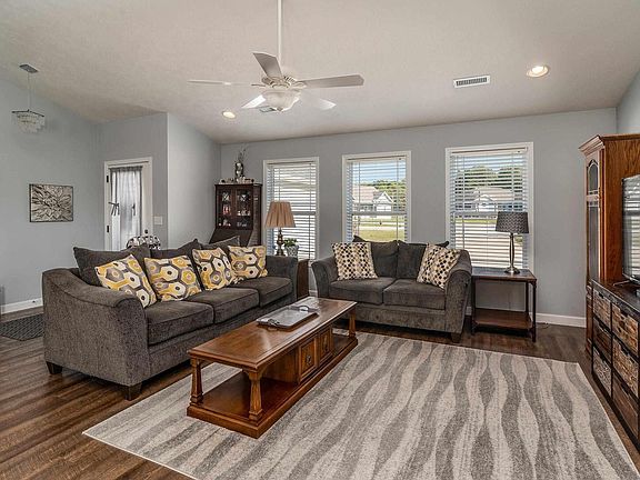 3rd image of 11401 Scottsdale Ct