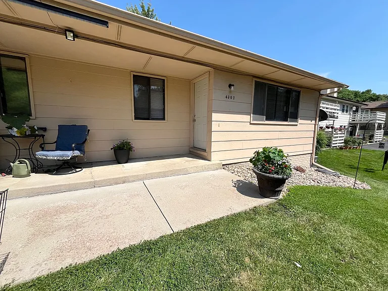 4307 S Locust Dr — Photo 4