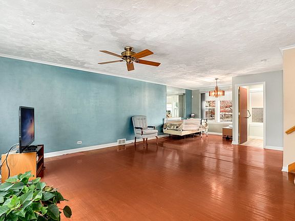 4th image of 2438 W Morse Ave